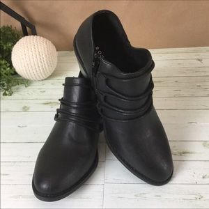 Rocket Dog black ankle booties Size 8